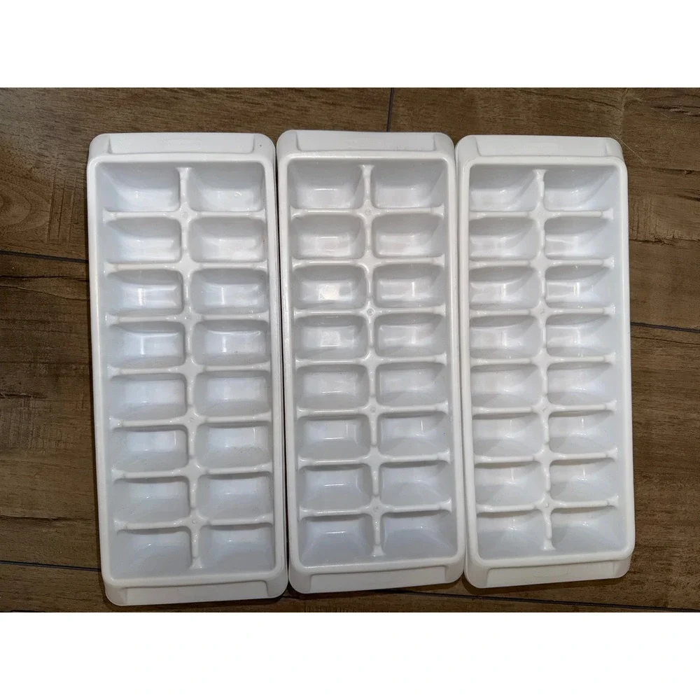 Rubbermaid White Plastic Ice Cube Trays Set of 3 Stackable Easy Release 16 Cube